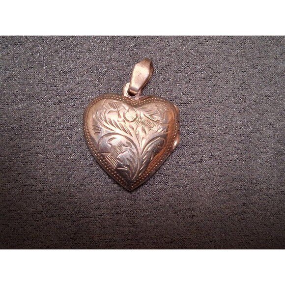 Vintage Engraved Sterling Heart Photo Locket Pendant THA Marked - Picture 1 of 5